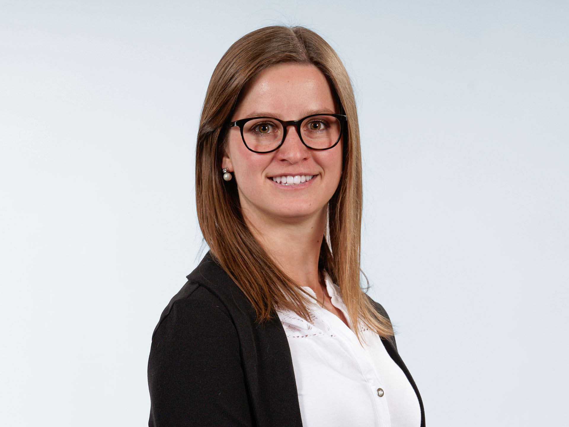 Ursina Elsa lachend, Portraitbild