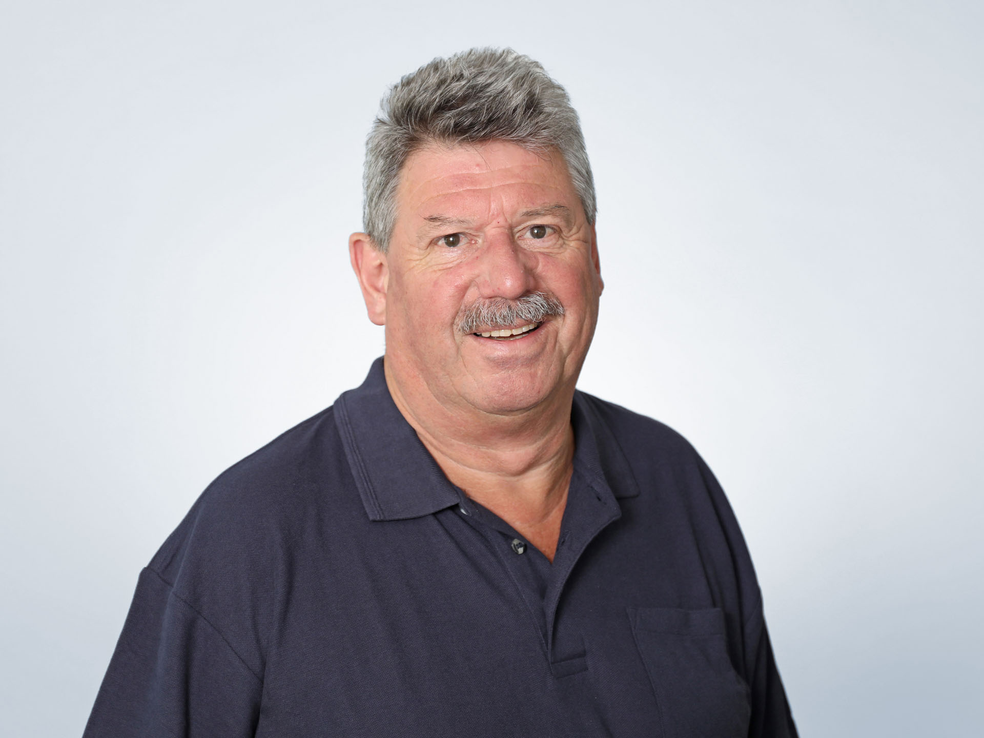 Kuno Schaniel lachend, Portraitbild
