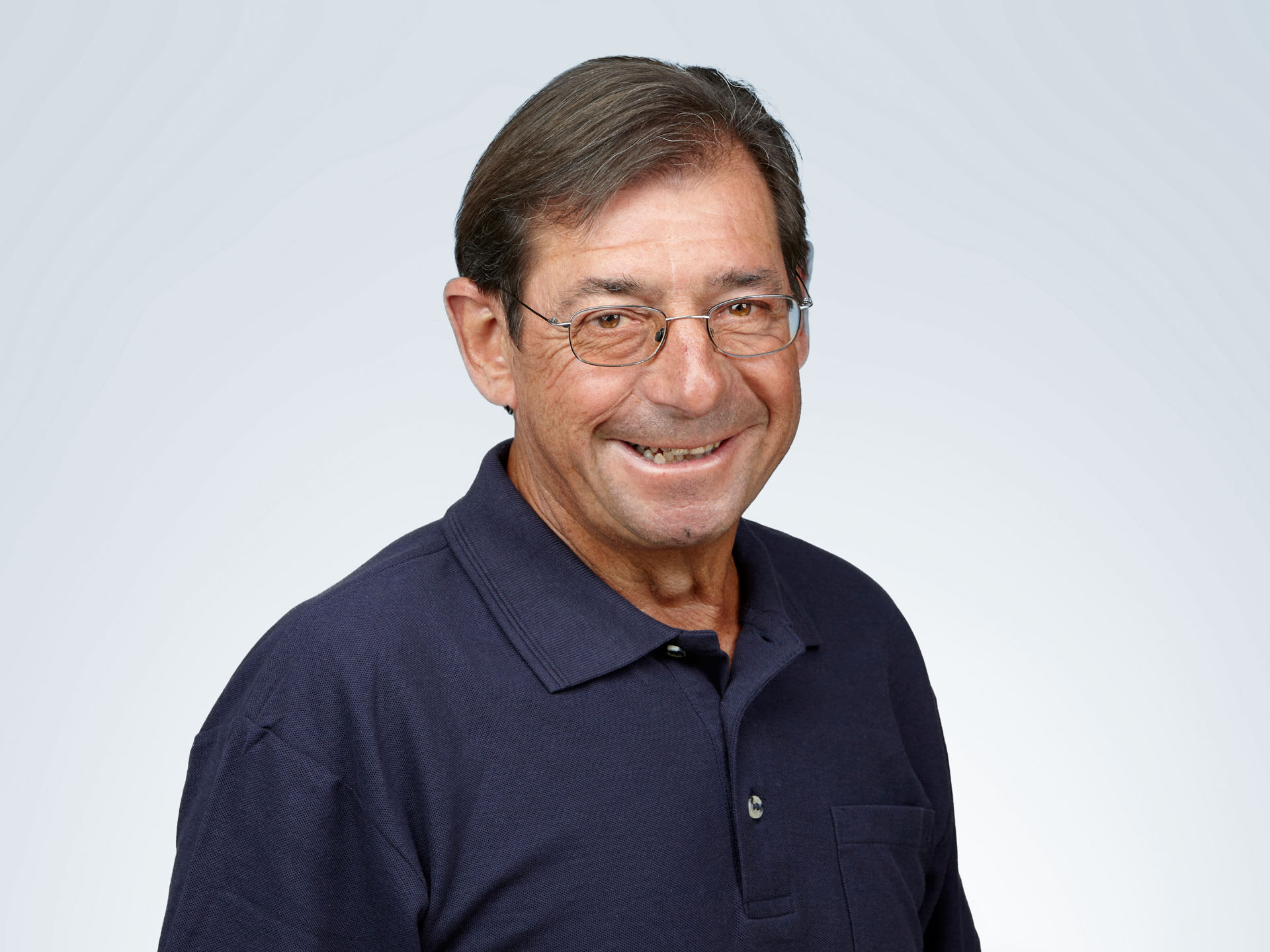 Hansjörg Baschung lachend, Portraitbild